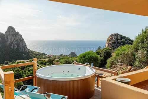 Villa Assenzia: villa avec vue sur la mer et Jacuzzi extérieur