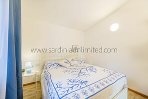 2 bedrooms, travel crib, free WiFi