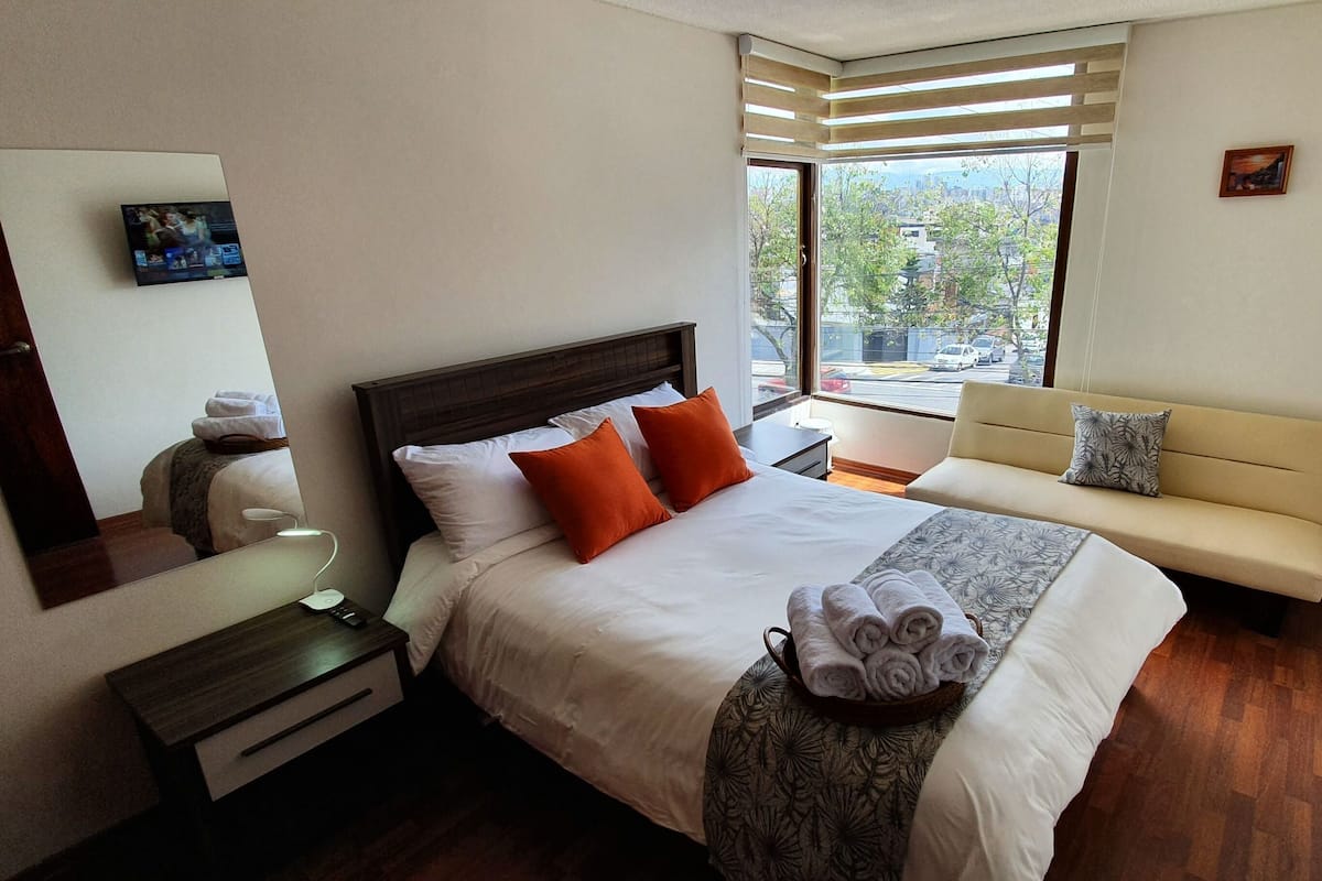 Iron/ironing board, free WiFi, bed sheets