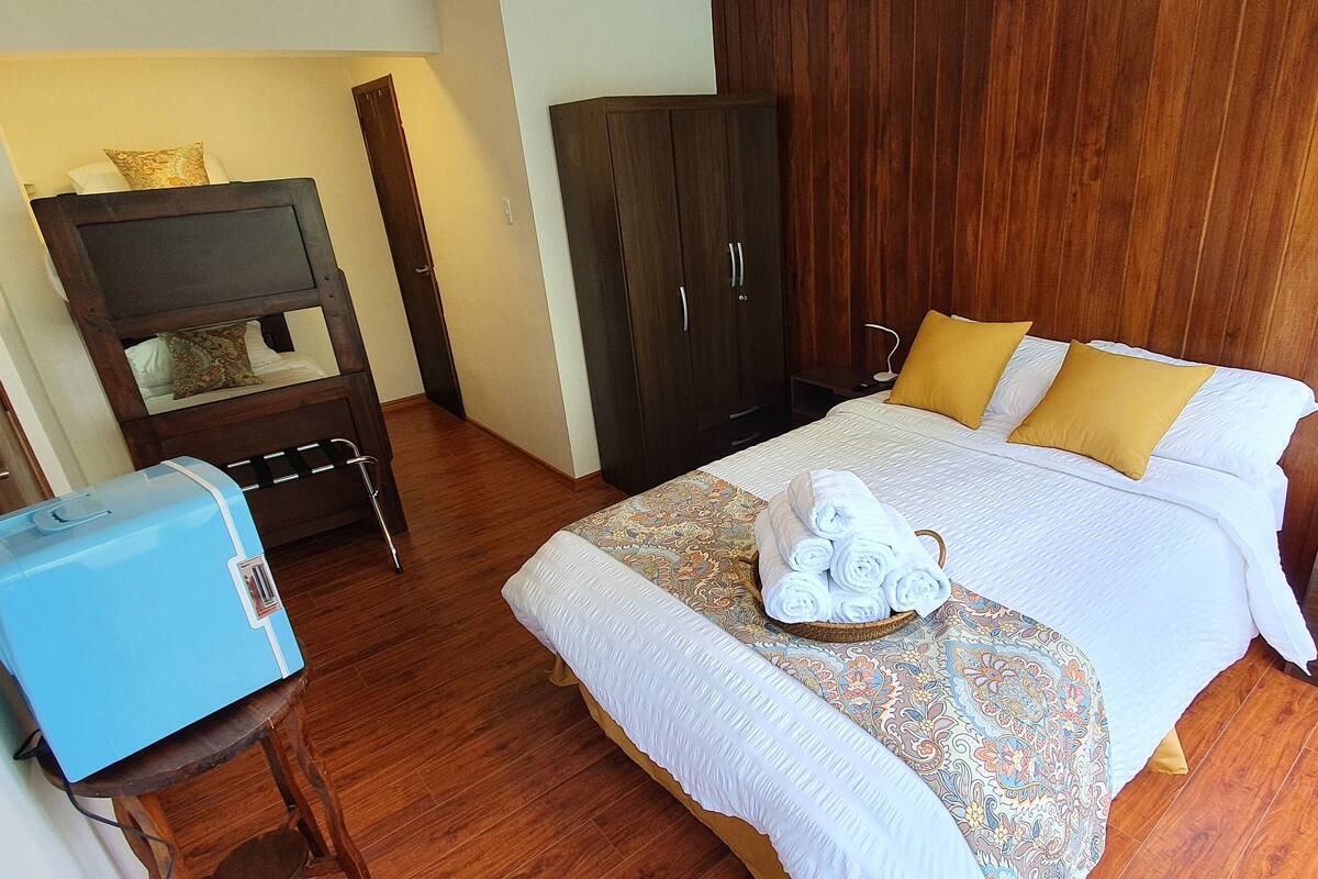 Iron/ironing board, free WiFi, bed sheets