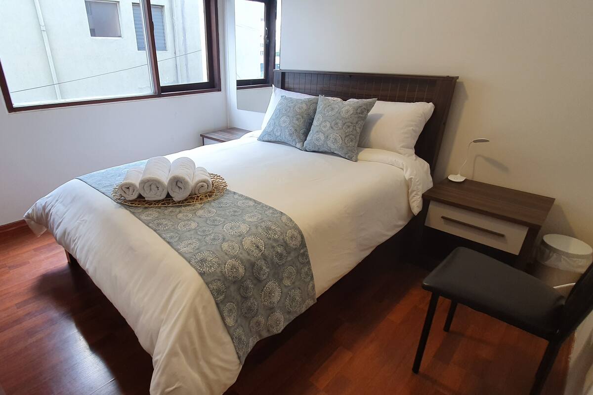 Iron/ironing board, free WiFi, bed sheets