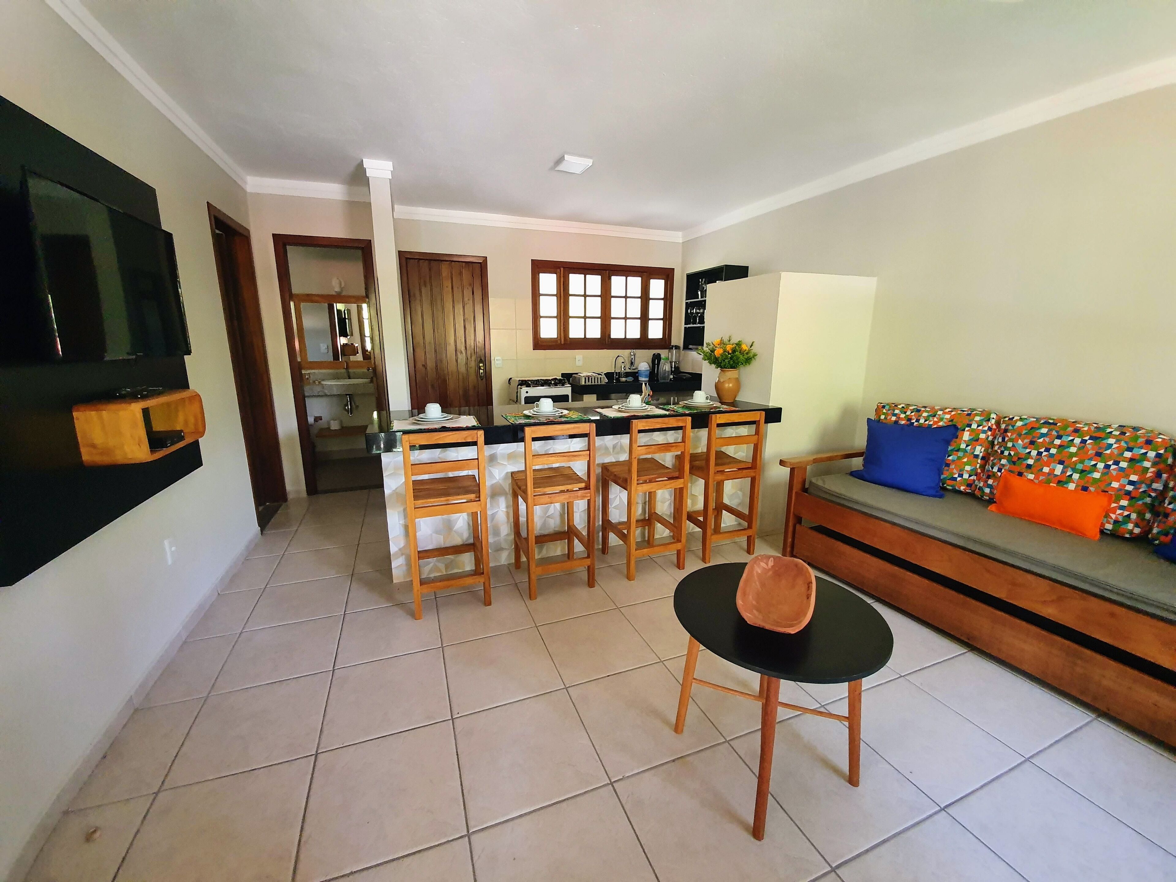 Apartamento básico | Área de estar | Smart TV 40 polegadas com canais via satélite, TV, Netflix