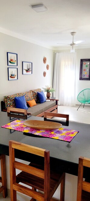 Apartament prèmium | Sala d'estar | Televisor intel·ligent, Netflix i serveis de streaming 