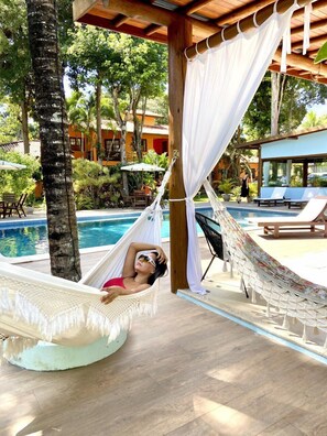 Outdoor pool, sun loungers - Residencial Maria Pitanga (Porto Seguro)