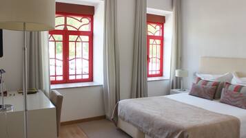 Standard Double or Twin Room | Desk, laptop workspace, soundproofing, free cots/infant beds