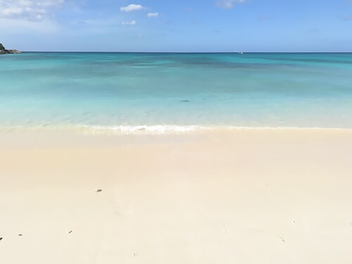 Large 3 Bed + FREE amenities + Close to everything