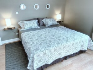 3 bedrooms, iron/ironing board, WiFi, bed sheets - Large 3 Bed + FREE amenities + Close to everything (Brighton)