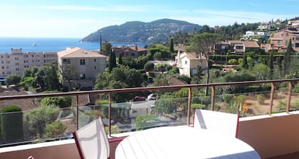 Apparently center village la napoule