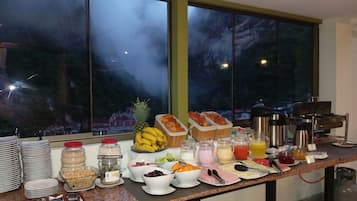 Free daily buffet breakfast