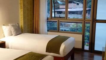 Hypo-allergenic bedding, in-room safe, individually furnished