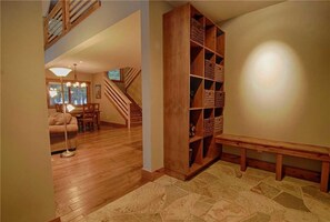 Room - The Lyman Treehouse (Tahoe City)