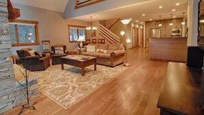 House, Multiple Beds (The Lyman Treehouse (Home)) | Living room