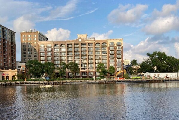 Exterior - Water Street Retreat 08 (Wilmington)