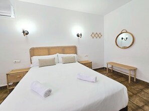 6 bedrooms, in-room safe, iron/ironing board, travel cot