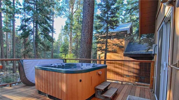 Ferienhaus, Mehrere Betten (Forest Views from Hot Tub! #158) | Wellness