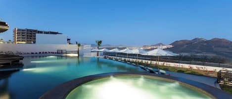 Piscine extérieure, piscine chauffée