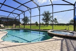 6 bedrooms, travel cot, free WiFi