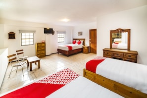 Habitación familiar | Ropa de cama hipoalergénica, wifi gratis y ropa de cama