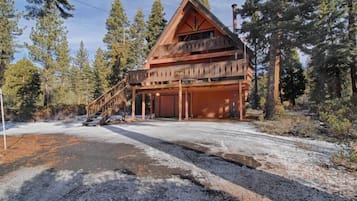 Nhà, nhiều giường (Classic Tahoe Bunkhouse Style Cabin #) | Ngoại thất