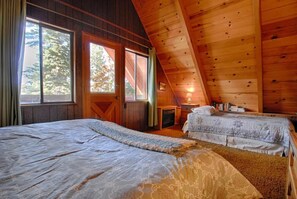 Maison, Plusieurs lits (Classic Tahoe Bunkhouse Style Cabin #) | 3 chambres, literie de qualité, Wi-Fi