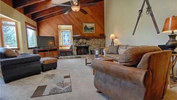 House, Multiple Beds (Commonwealth's Dream) | Living room