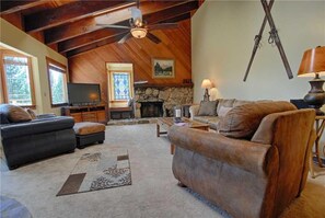 House, Multiple Beds (Commonwealth's Dream) | Living room - Commonwealth's Dream (Kings Beach)