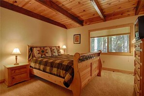 House, Multiple Beds (Lazy Bear Lodge w/Huge Deck and Hot T) - Lazy Bear Lodge W/huge Deck and Hot Tub! #247 (Tahoma)