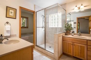 House, Multiple Beds (Beautiful Mountain Estate with Fantas)