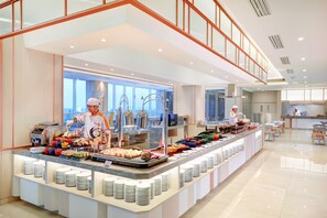 S'hi serveixen esmorzars, dinars i sopars 