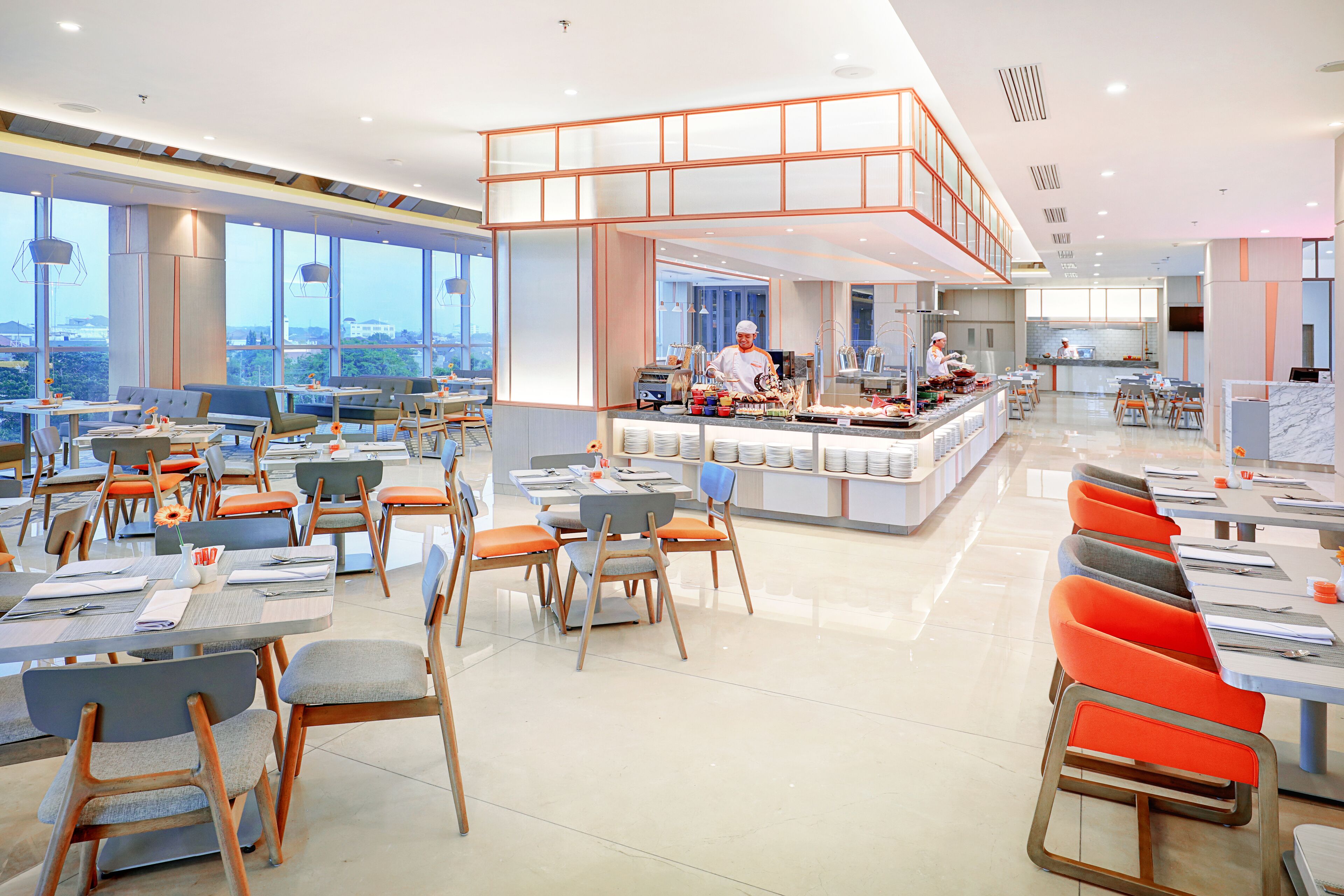 Se ofrece un desayuno bufé (172000 IDR por persona)