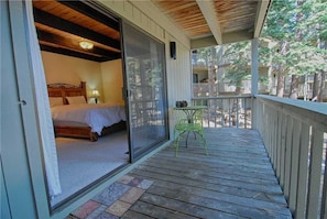 Condo, varias camas (The Rustic Nook (Condo)) | Balcón
