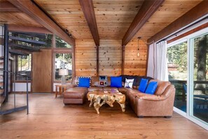 獨棟房屋, 多張床 (Private Beach Access, Renovated, Pet ) | 客廳