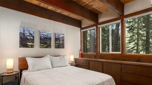 House, Multiple Beds (Private Beach Access, Renovated, Pet ) - Private Beach Access, Renovated, Pet Friendly Cabin - "pine Cone Haven" #108 (Tahoe City)