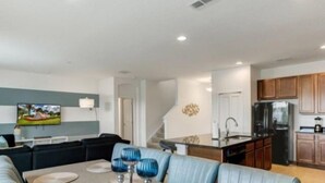 Coffee/tea maker, fridge, microwave, stovetop - Lake View 6 Bedroom 4 Bath Pool Home in Bella Vida Resort (Kissimmee)