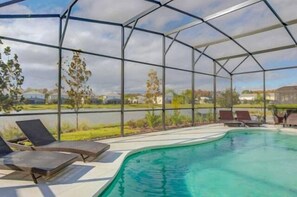 Room - Lake View 6 Bedroom 4 Bath Pool Home in Bella Vida Resort (Kissimmee)