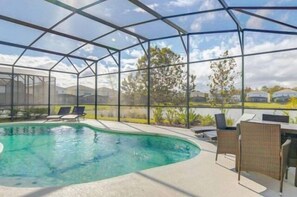 6 bedrooms, desk, free WiFi - Lake View 6 Bedroom 4 Bath Pool Home in Bella Vida Resort (Kissimmee)