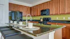 Coffee/tea maker, fridge, microwave, stovetop - Lake View 6 Bedroom 4 Bath Pool Home in Bella Vida Resort (Kissimmee)