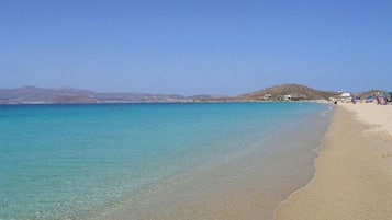 Beach nearby, sun loungers, beach towels