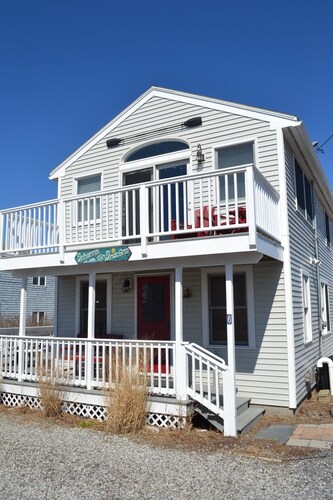 Cozy Beach House only a few steps to the beach