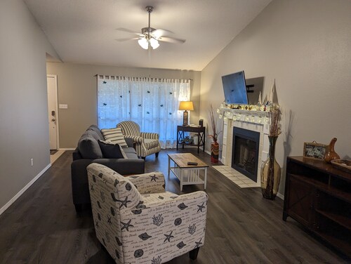 Casey's Corner - Convenient to I-10, Airport, Downtown, Colleges, Beaches, +more