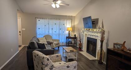 Casey's Corner - Convenient to I-10, Airport, Downtown, Colleges, Beaches, +more