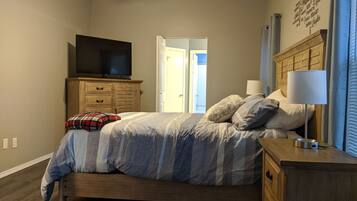 3 chambres, coffres-forts dans les chambres, bureau