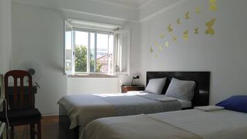 Triple Room | Iron/ironing board, free WiFi, bed sheets