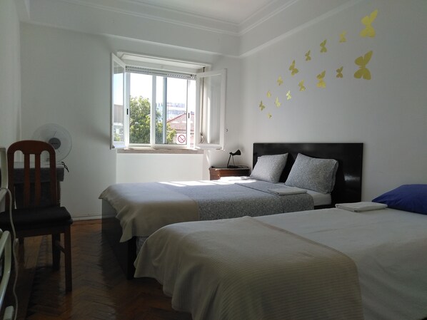 Triple Room | Iron/ironing board, free WiFi, bed sheets - Fisher 46 (Lisbon)