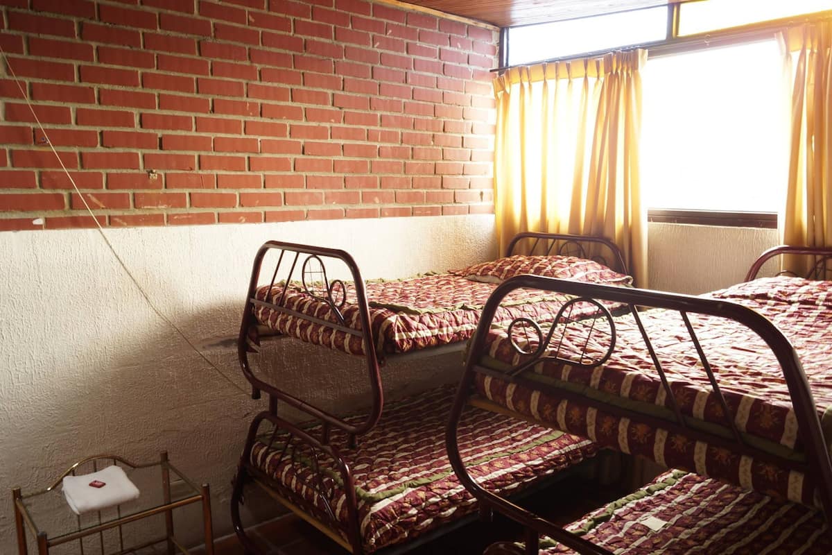 Habitación familiar (6 pax) | Wifi gratis y ropa de cama