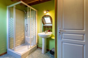 Sèche-cheveux, papier toilette