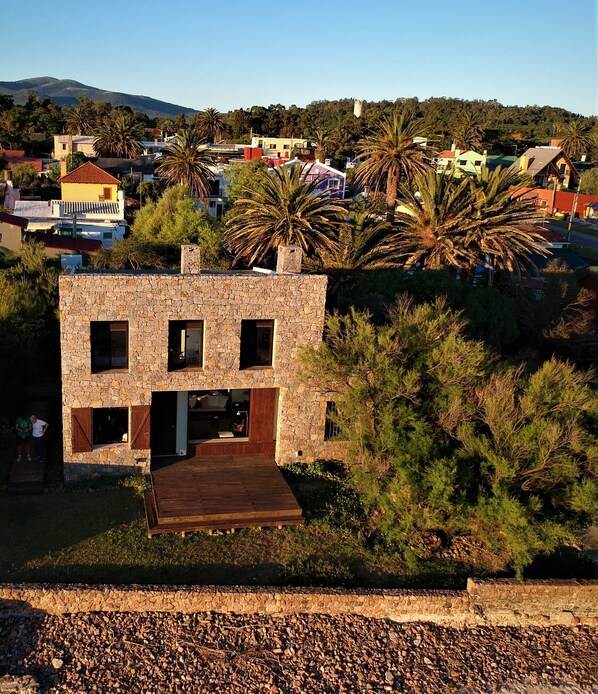 Exterior - Spectacular house directly on the sea (Las Flores)