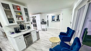 Interior - Luxury Scottsdale Home:6BR W/8 Beds, 4BA,Heated Pool, HotTub,Putting Green,&More (Scottsdale)