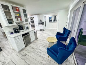 Interior - Luxury Scottsdale Home:6BR W/8 Beds, 4BA,Heated Pool, HotTub,Putting Green,&More (Scottsdale)