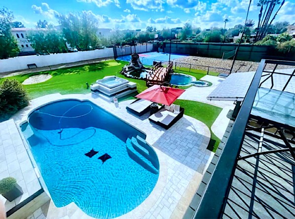 Outdoor pool, a heated pool - Spacious 6BR 4BA Luxury vacation home: Heated Pool, HotTub, Putting Green,& More (Scottsdale)